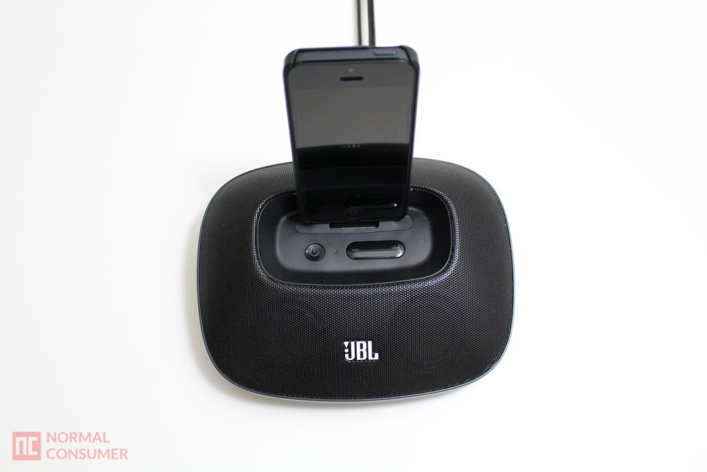 JBL OnBeat Micro review: A compact iPhone 5 speaker dock with some kick -  CNET